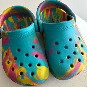 Kids crocs multi color size 6c